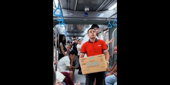 Akdeniz Üniversitesi mezunu genç kasiyerlik işini metroda makarna dağıtarak kutladı