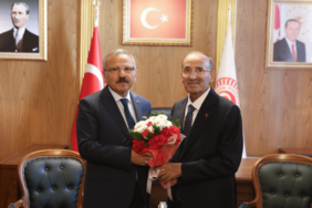 TBMM Başkanvekilliğinde Devir Teslim Gerçekleşti: Bekir Bozdağ Görevini Yusuf Beyazıt'a Devretti