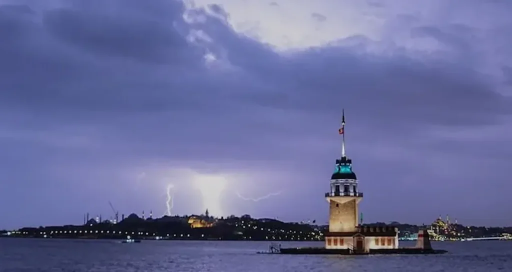 İstanbul İçin AKOM Kaynaklı Kritik Fırtına ve Sıcaklık Düşüşü Uyarısı